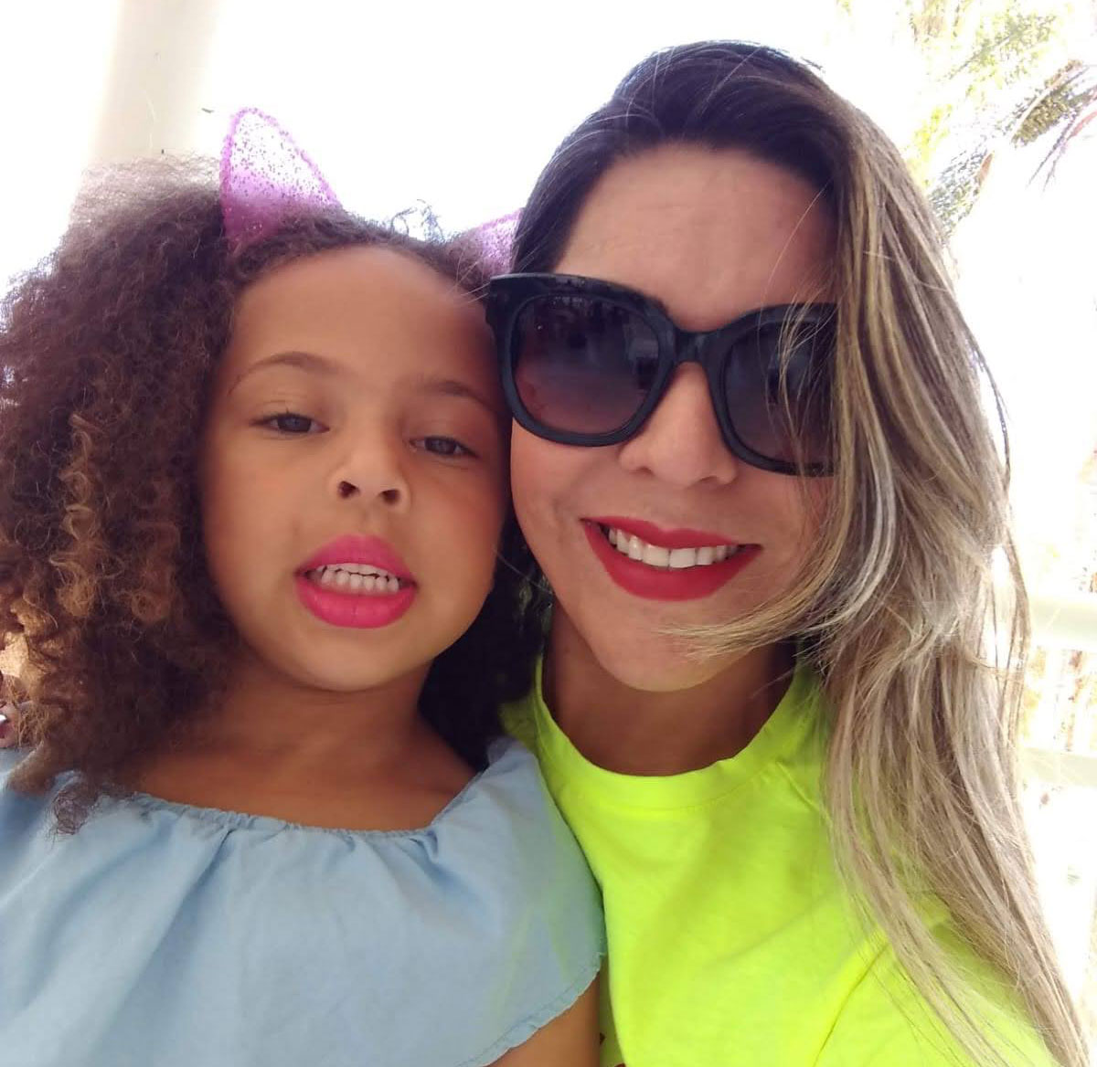 foto-de-perfil-de-mãe-e-filha-abaixo-depoimento